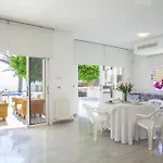 Casa de Férias Meneou Beachfront Sunset *