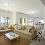Meneou Beachfront Sunset Casa de Férias *