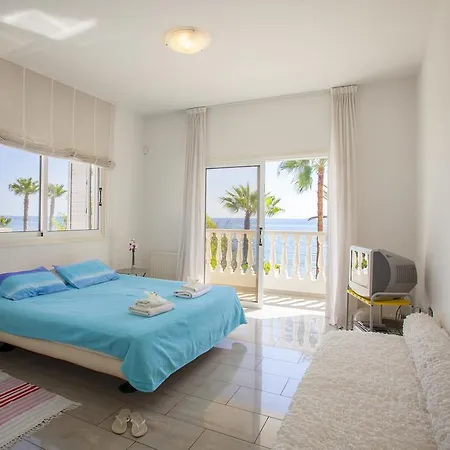 Meneou Beachfront Sunset Holiday home