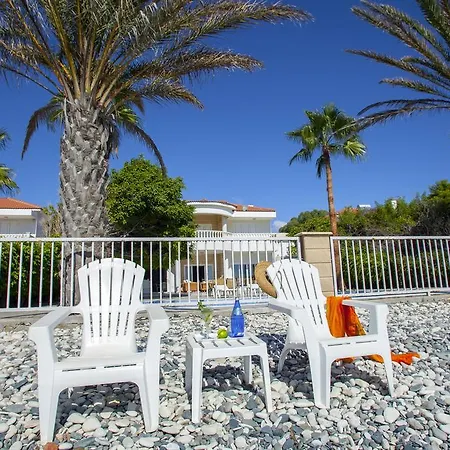 Meneou Beachfront Sunset Semesterbostad