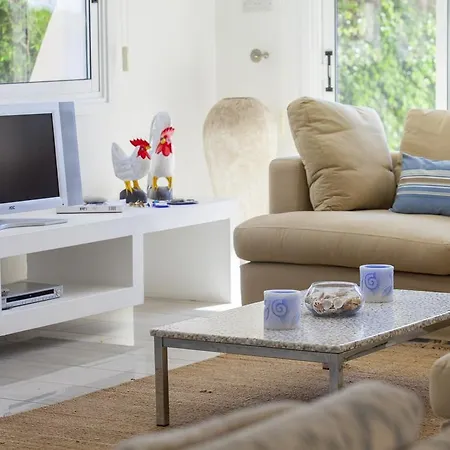 Semesterbostad Meneou Beachfront Sunset