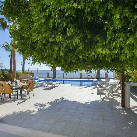 Meneou Beachfront Sunset Holiday home *