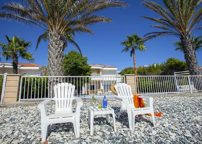 Meneou Beachfront Sunset Semesterbostad