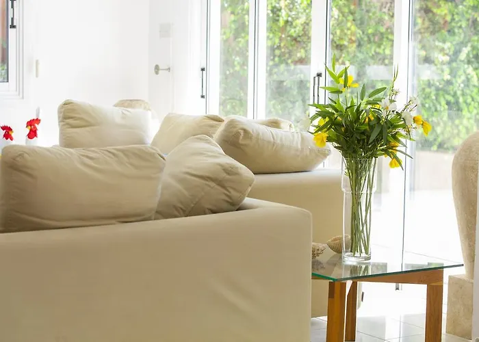 Semesterbostad Meneou Beachfront Sunset *