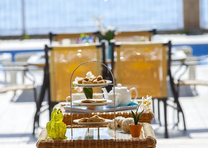 Meneou Beachfront Sunset Semesterbostad