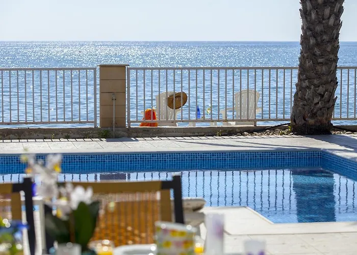 Meneou Beachfront Sunset Semesterbostad Perivolia