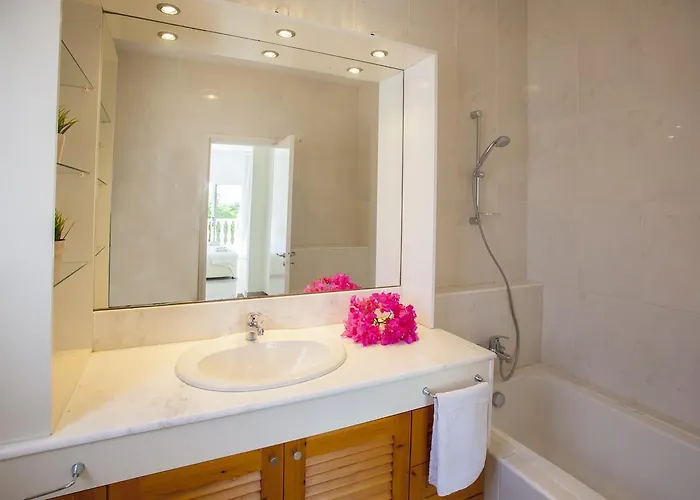 Meneou Beachfront Sunset *