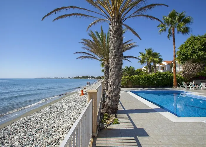 Meneou Beachfront Sunset Semesterbostad *