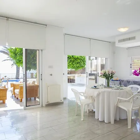 Holiday home Meneou Beachfront Sunset *