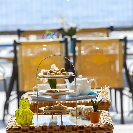 Meneou Beachfront Sunset Holiday home