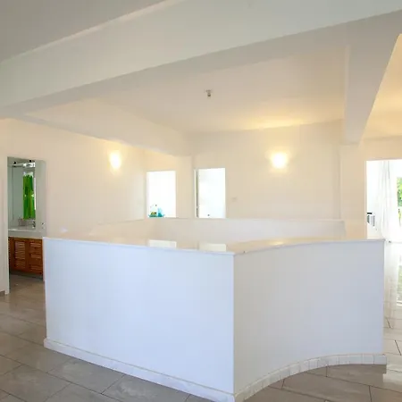 Meneou Beachfront Sunset Holiday home *