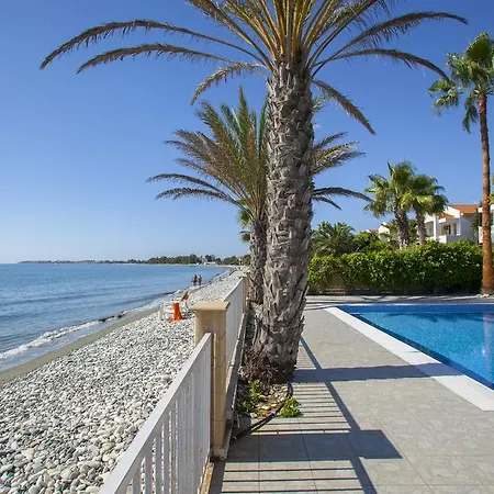 Meneou Beachfront Sunset Holiday home *