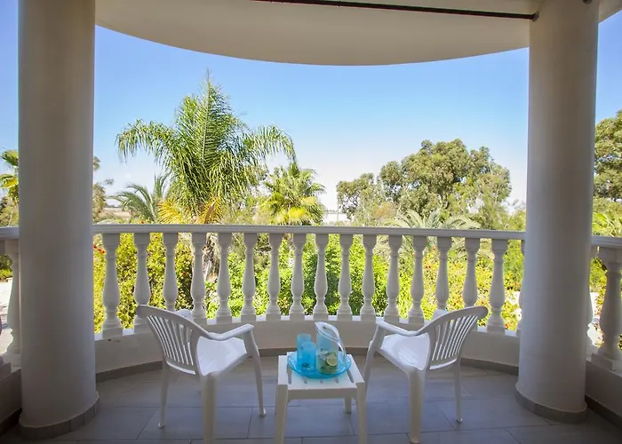 Meneou Beachfront Sunset *