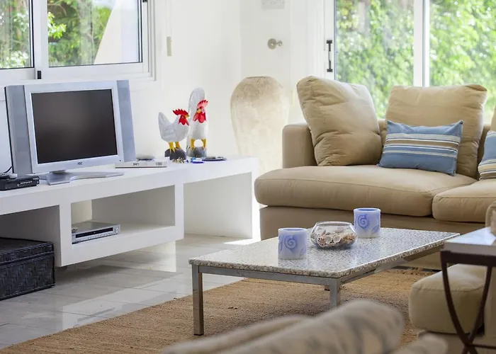 Prázdninový dům Meneou Beachfront Sunset